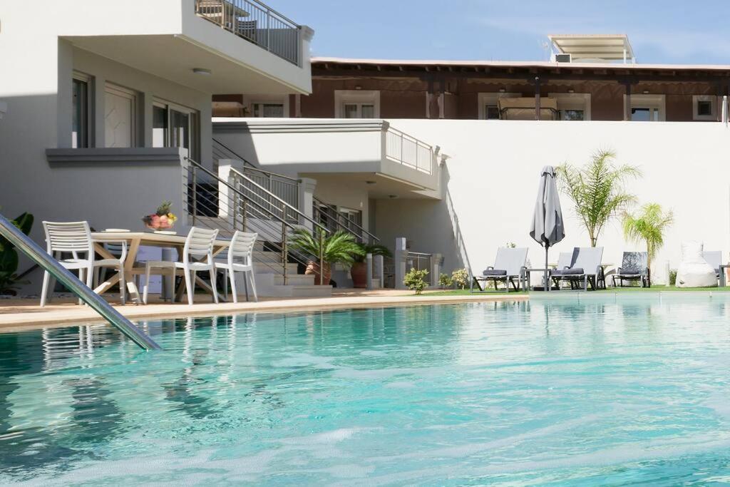 Superior Family Apartment W/Pool Dining Area Stavromenos Buitenkant foto