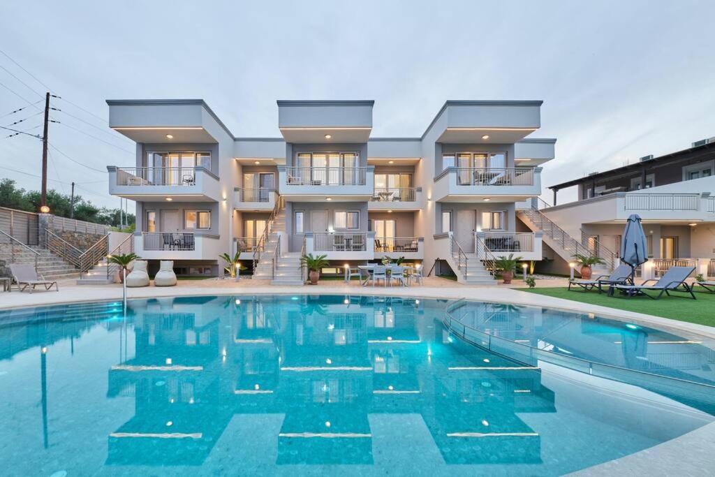 Superior Family Apartment W/Pool Dining Area Stavromenos Buitenkant foto