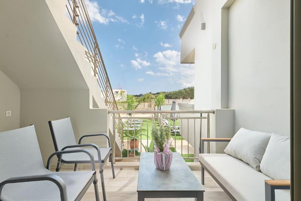 Superior Family Apartment W/Pool Dining Area Stavromenos Buitenkant foto